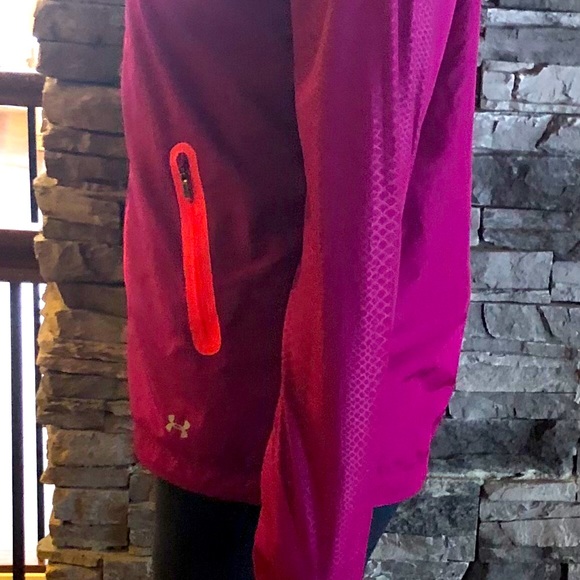 Under armour wind breaker. Size small - Picture 2 of 3